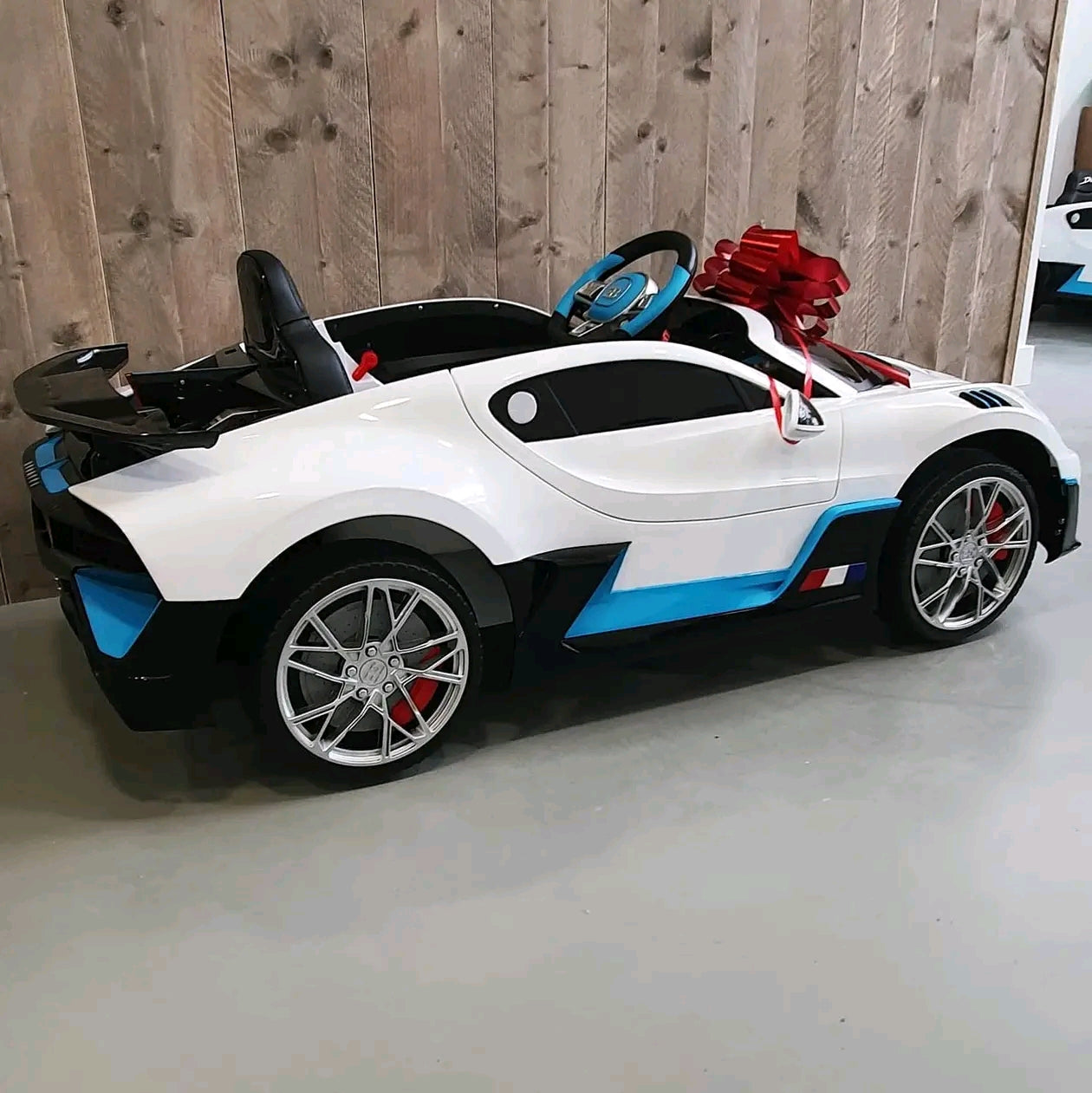 Bugatti Divo Car | 1 Seater > 12V (2x2) | Electric Riding Vehicle for Kids